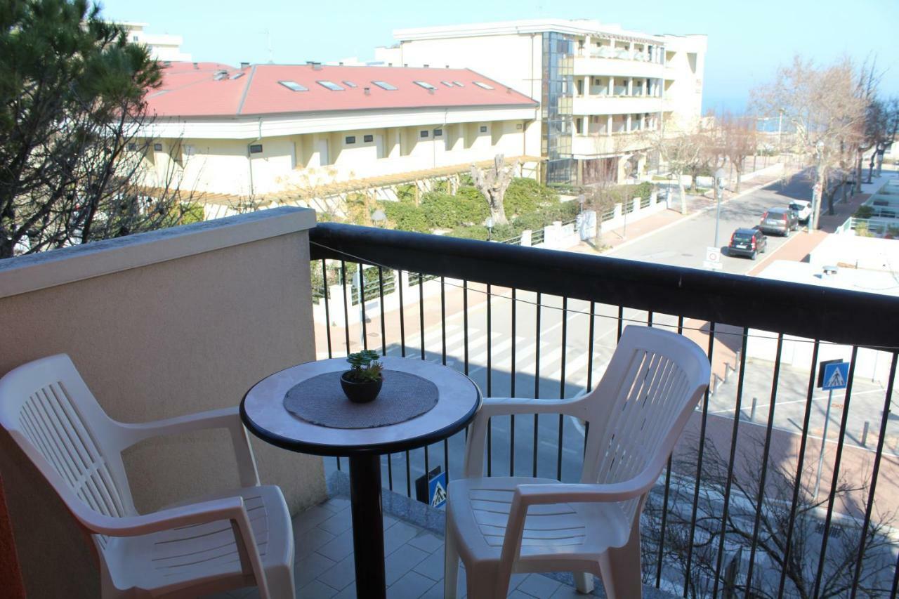 Hotel Caesar 米萨诺阿德里亚蒂科 外观 照片