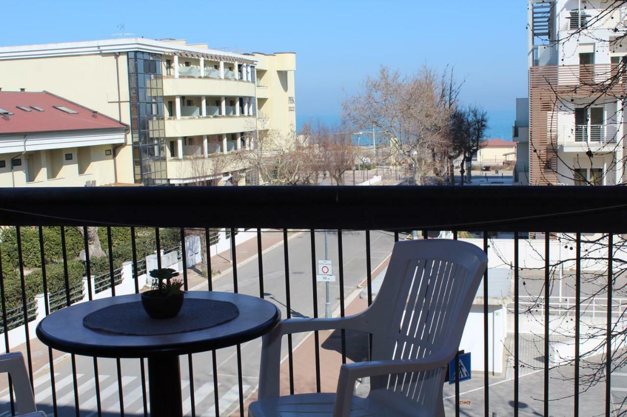 Hotel Caesar 米萨诺阿德里亚蒂科 外观 照片