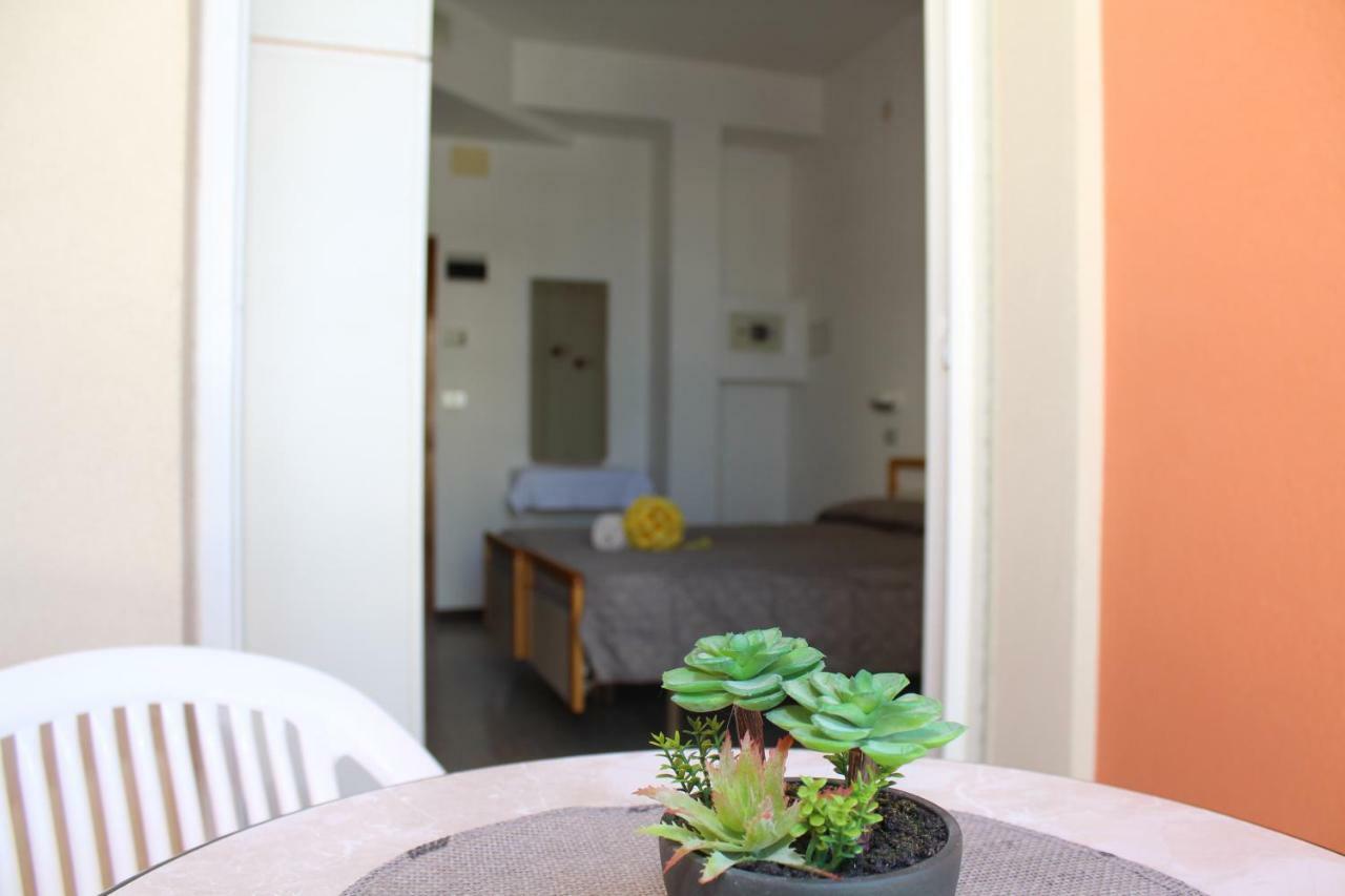 Hotel Caesar 米萨诺阿德里亚蒂科 外观 照片