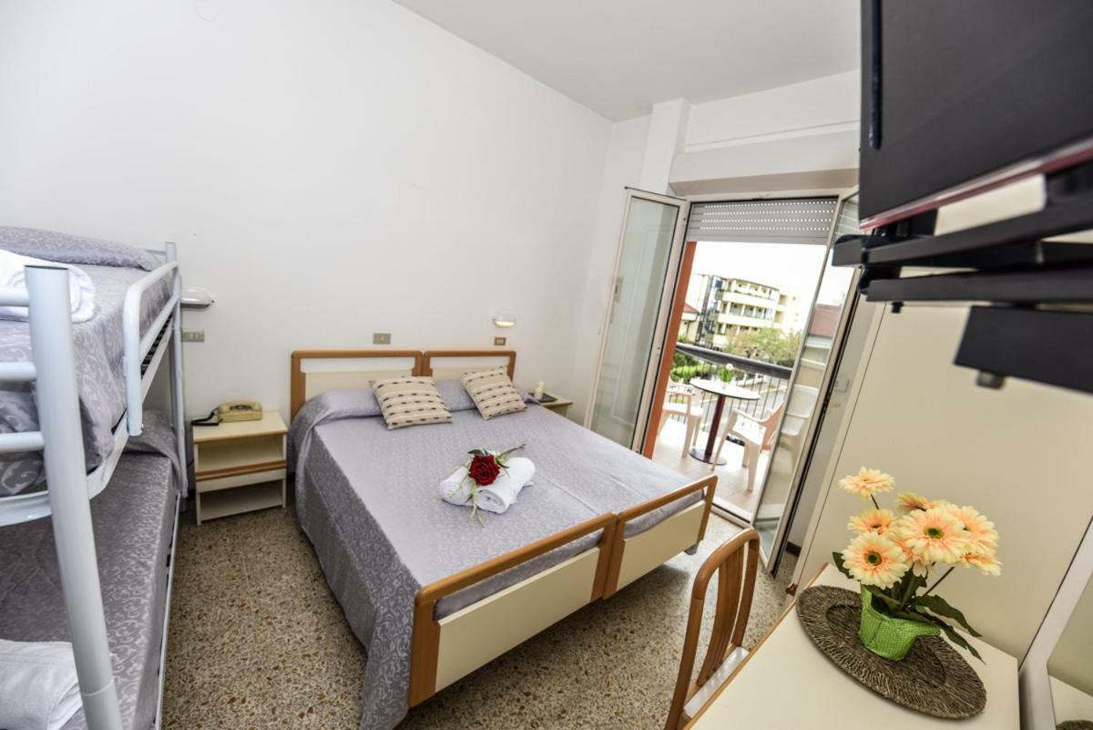Hotel Caesar 米萨诺阿德里亚蒂科 外观 照片