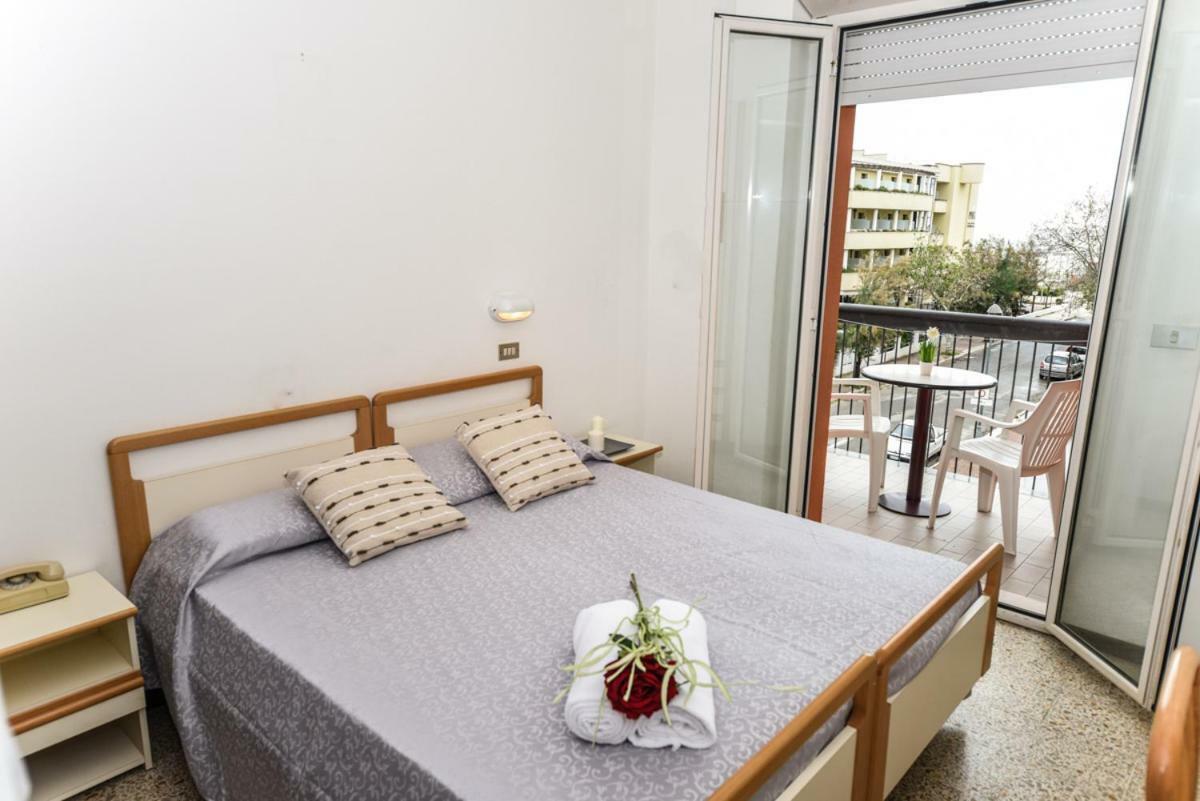 Hotel Caesar 米萨诺阿德里亚蒂科 外观 照片