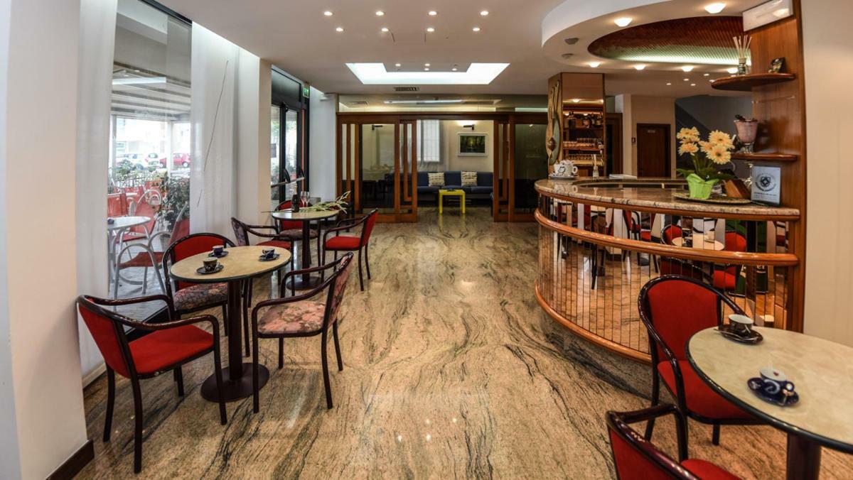 Hotel Caesar 米萨诺阿德里亚蒂科 外观 照片