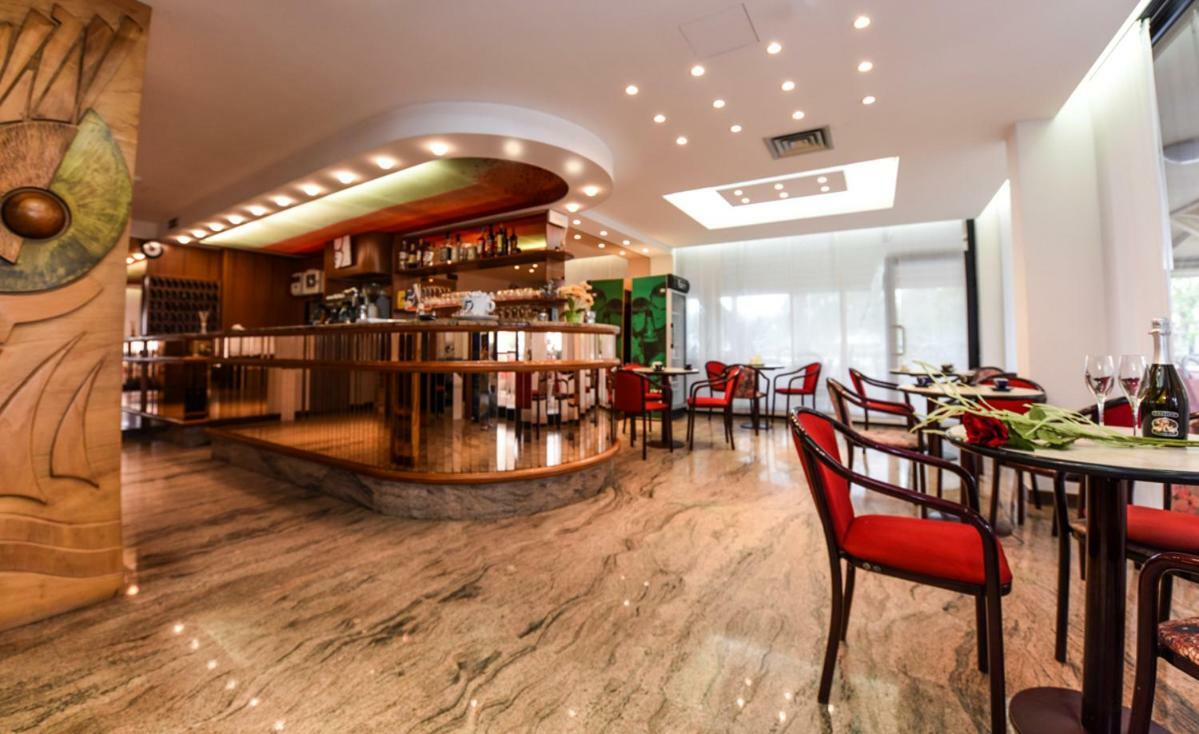 Hotel Caesar 米萨诺阿德里亚蒂科 外观 照片