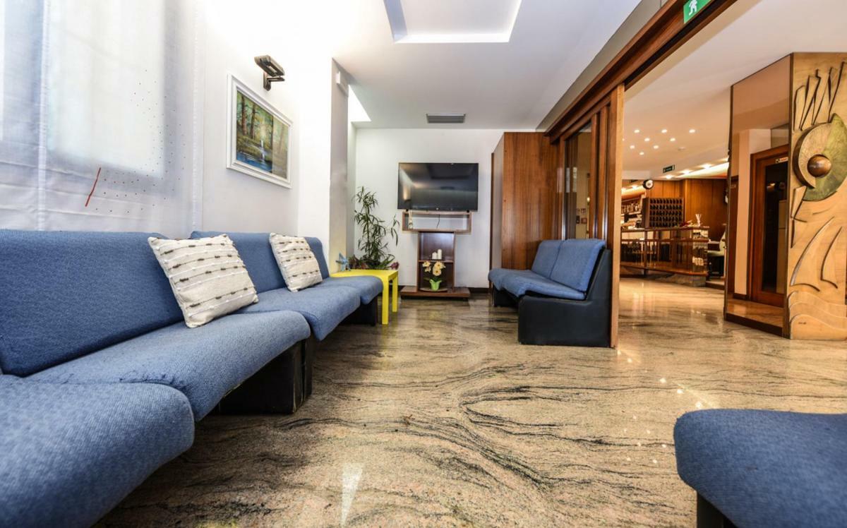 Hotel Caesar 米萨诺阿德里亚蒂科 外观 照片